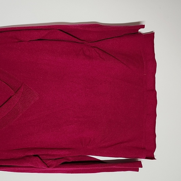 Elie Tahari Fushia 100 Cashmere V Neck Sweater Longline Quiet Luxury Large - Picture 3 of 10